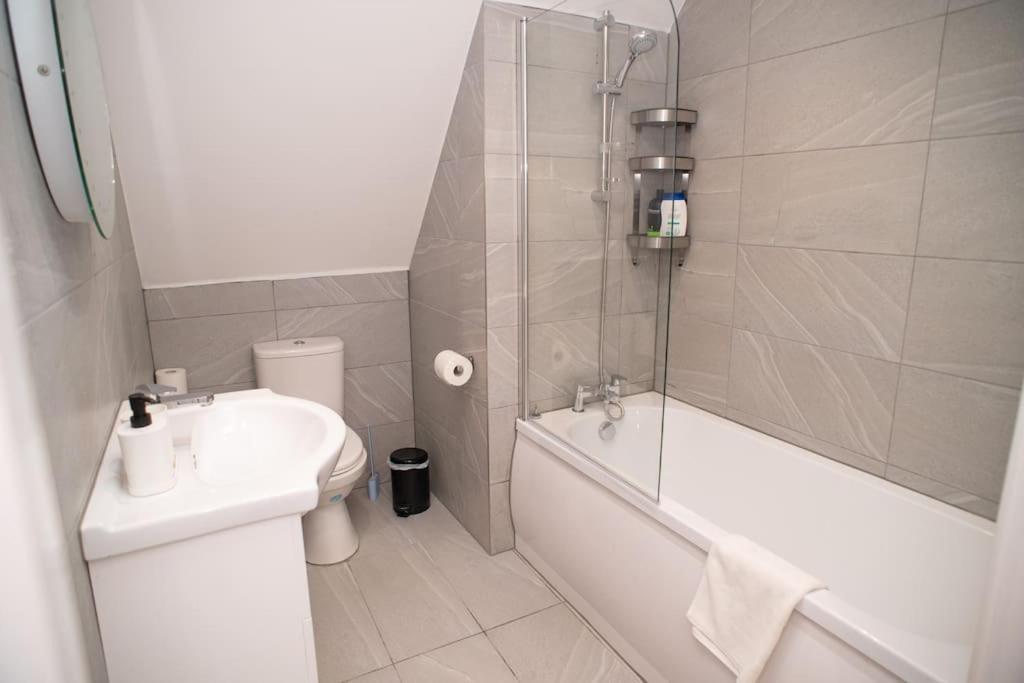 Rosey Lodge -1Bedroom Cousy Flat - Parking, Netflix, Wifi - Close To Blenheim Palace & Oxford - F5 Kidlington Luaran gambar