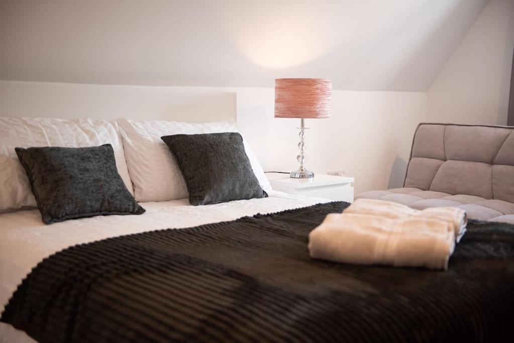 Rosey Lodge -1Bedroom Cousy Flat - Parking, Netflix, Wifi - Close To Blenheim Palace & Oxford - F5 Kidlington Luaran gambar