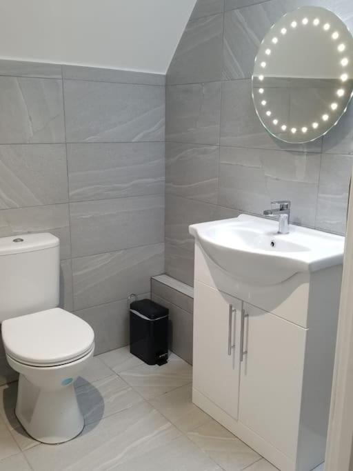 Rosey Lodge -1Bedroom Cousy Flat - Parking, Netflix, Wifi - Close To Blenheim Palace & Oxford - F5 Kidlington Luaran gambar